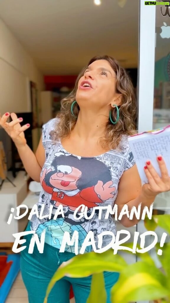 Dalia Gutmann Instagram - Este martes estamos por primera vez con el show en Madrid y si estás por ahí pues que molaría que vengas!😋🤭 Voy a hablar todo en argentino asi que no se preocupen (pero me ocuparé de que todo se entienda!)☝🏼🤓 La cita es a las 20hs en el Pequeño Teatro Gran Vía, y las entradas en mi bio Vengan a pasarla bien✨🎉 Producen @hthproductora @eltiocaracoles