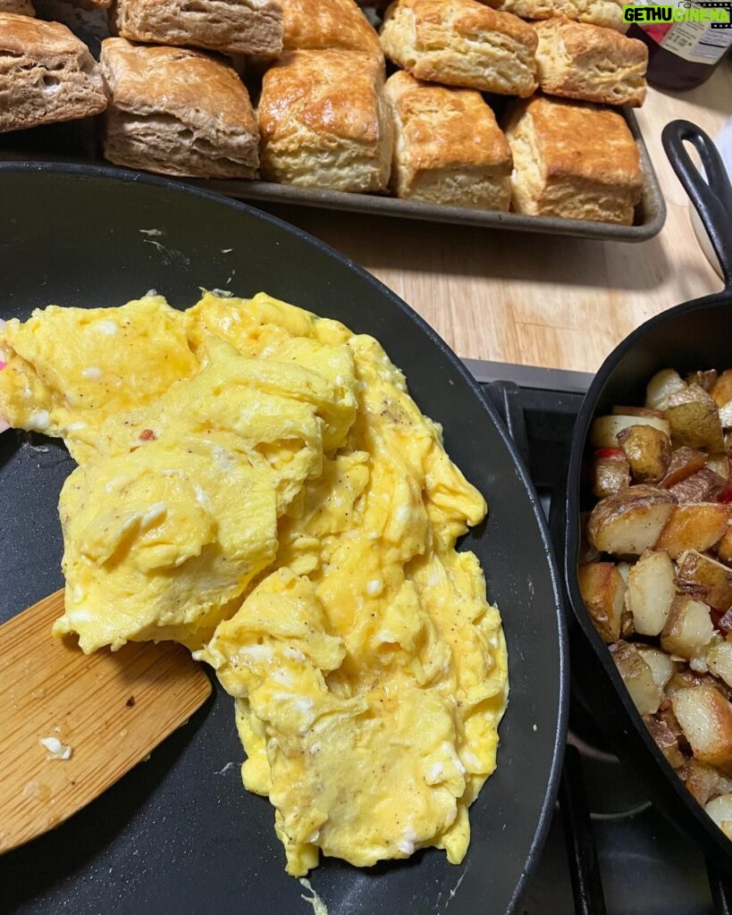 Damaris Phillips Instagram - For us it’s biscuits, pepper gravy, home fries, scrambled eggs, and coffee! We pile it all up and gravy goes on top!!!! Growing up there was also crispy bacon. What’s your brunch tradition?