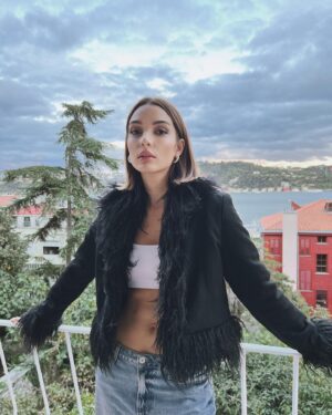 Damla Colbay Instagram - 💧