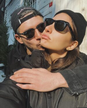 Damla Colbay Instagram - “o kadar guzelsin ki dunyadaki en guzel seyden yani kendinden bile daha guzelsin”
ben mi sen mi 🥲
hayatim boyunca her koseden karsina cikip seni sevgimle saracagim 💘