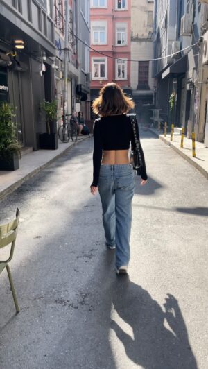 Damla Colbay Instagram - 🪩