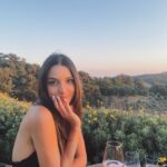 Damla Colbay Instagram - icimden ne kadar sansli oldugumu dusunuyodum🌸