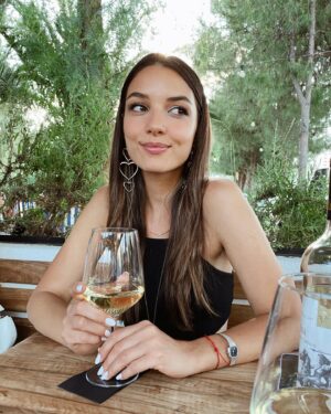 Damla Colbay Instagram - Buse hayati icin cok guzel bi adim atti,
onu kutladik 🪄