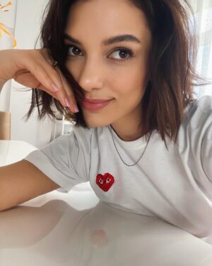 Damla Colbay Instagram - salonda gormeyi sevdigim seyler kendim dahil 😗