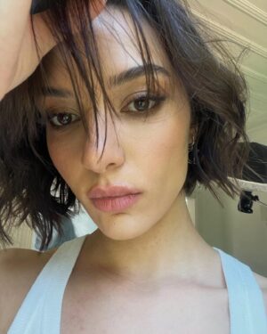 Damla Colbay Instagram - saclarim uzarken ozledigim kisa sacli damlalar💧son fotograf dahil 🤡