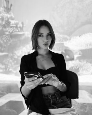 Damla Colbay Instagram - burdayim ve keyfim yerinde 🫧