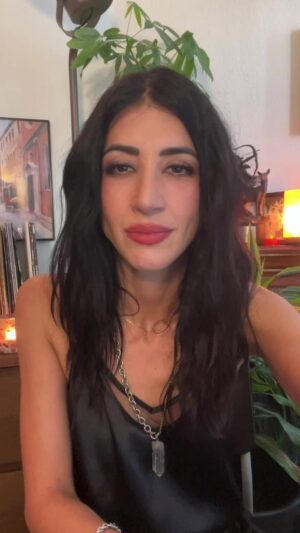 Dana DeLorenzo Instagram - Big thanks to everyone who participated in my livestream and @streamily.live live signing! You guys are the BEEESSST! And part of the proceeds will be donated to #NoKidHungry so thank you thank you thank you! 💋
#streamily #live