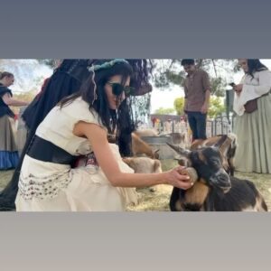 Dana DeLorenzo Instagram - Sisters or sister wives? Regardless we both love monkeys.