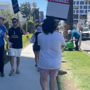 Dana DeLorenzo Instagram - Striking on Sunset Blvd today w/ #WGA pal @afatliberal. Very serious at first. But after we kept getting a cacophony of nonstop support from cars I couldn’t stop smiling — everybody FIRED UP! So happy to see my buddy @agioe speaking at the end rally! Thanks to all the volunteers and especially the wonderful ladies who hydrated us w/ the best damn homemade iced tea on the planet. 
But make no mistake: this is a really fkn scary and difficult time. But it’s vital. 
As long as it takes!

#sagaftra #sagaftrastrong #sagaftrastrike #wgastrike #wgasolidarity #power2performers