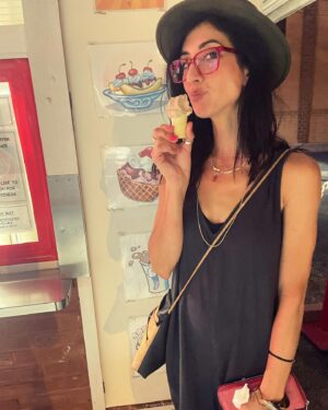 Dana DeLorenzo Instagram - 🍦in ✋ with 🍁
📸: @autumnheather257