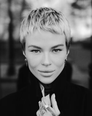Dana Sokolova Instagram - Гуляли по центру Москвы, свернули в Париж 💔