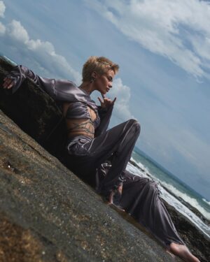 Dana Sokolova Instagram - Гулять со мной это: подожди, давай ещё посидим 💔
Photo-guru @volodinatasha 
Suits @aeffectionbrand