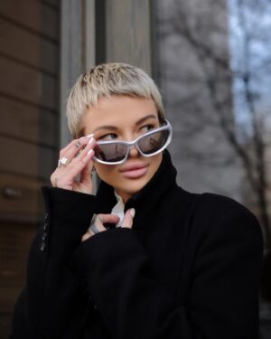 Dana Sokolova Instagram - Гуляли по центру Москвы, свернули в Париж 💔