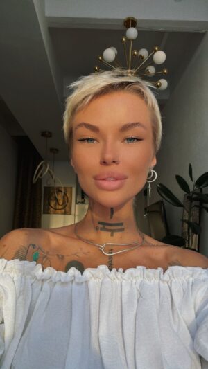 Dana Sokolova Instagram - Кроме высшего образования, нужно иметь хотя бы среднюю картошку фри