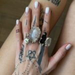 Dana Sokolova Instagram - Покажи мне украшения, которые ты носишь, и я скажу тебе, кто ты 🕊️