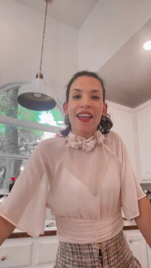 Danay García Instagram - “Cooking with la familia” this coming Sunday! 10am PST - 12 noon CST - 1pm EST! 
See you in my kitchen ⏰🌱🪴👩🏼‍🍳
Get your ingredients here 
Ingredients for Picadillo:
· 1lb (450g) ground beef *
· a green bell pepper
· a medium-sized onion
· half a bulb of garlic
· 2 tbsp (about half of a 6oz/170g can) tomato paste
· salt and pepper (to taste)
· some seedless raisins
· white wine vinegar
· 2-3 tbsp green olives, pitted
. Chives - rosemary- sage 
. Rice 

Other ingredients:
· 1-2 green plantains
· side salad (include avocado for a Cuban flavor!)
· oil (for cooking and frying)
#cooking #familiatime