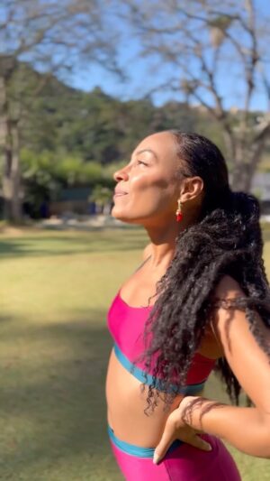 Dandara Albuquerque Instagram - Nos últimos dias, eu me permiti pausar o tempo pra cuidar de mim.

Fui buscar momentos de paz, conexão interior, contato com a natureza, saúde, bem-estar e autoamor. 

E quando a gente se abre pra vida, ela mostra que tem muito mais pra nos oferecer…

Obrigada @saisonspa por me receber tão bem nesse paraíso tão especial 🍃💚🍃

#bemestar #autocuidado