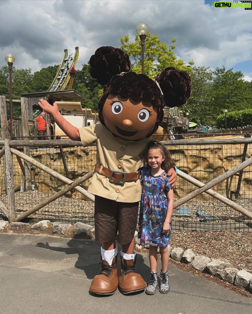 Dani Harmer Instagram - What a treat to spend yesterday with our besties at one of our favourite places @westmidsafari ! It’s character week at the park this may half term and character meet and greets are free! Just book your time slot when you book your tickets! We were lucky enough to meet Bluey who is my absolute fave!!!!! Thank you @westmidsafari for kindly gifting us the tickets! We will be back again very soon! 🦒 #gifted #ad #prvisit 🫶🏻