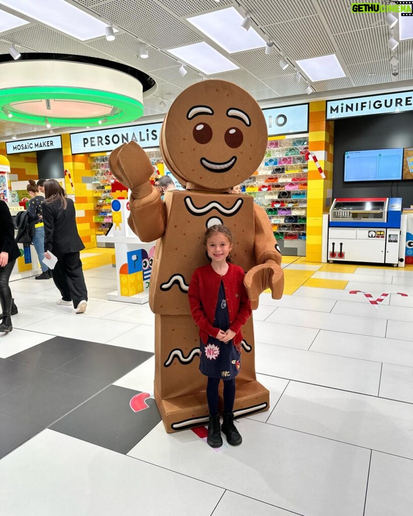 Dani Harmer Instagram - To say we had the best day yesterday would be an understatement!! We absolutely love LEGO in this house so we were beyond excited to be invited to the LEGO store in Leicester Square to kick off the festive period! Thank you so much @lego & @runraggeduk for having us! We loved it! 🫶🏻