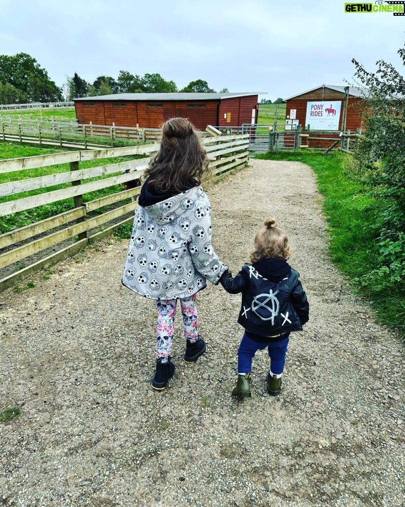 Dani Harmer Instagram - This is Halloween 🎃 👻!!!! What a fab day @westlodgefarmpark can’t recommend their pumpkin patch enough! So much to do! The kids loved it!! Not an ad or gifted! Just had an amazing time and wanted to share 😊