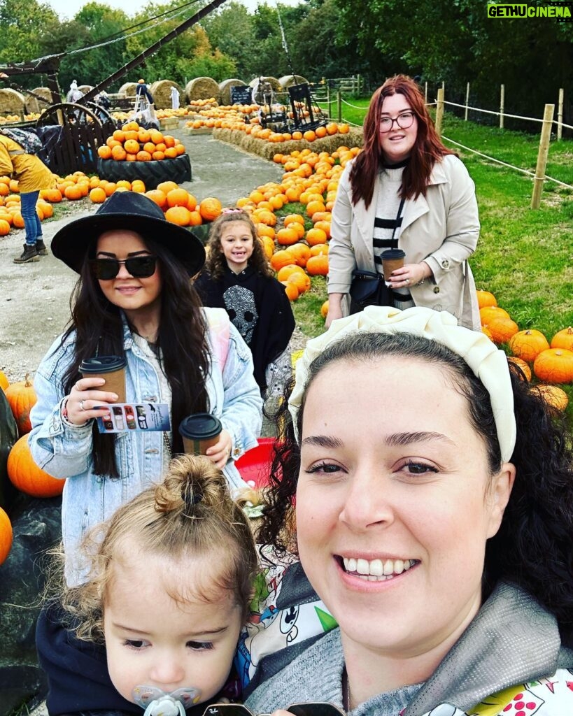 Dani Harmer Instagram - This is Halloween 🎃 👻!!!! What a fab day @westlodgefarmpark can’t recommend their pumpkin patch enough! So much to do! The kids loved it!! Not an ad or gifted! Just had an amazing time and wanted to share 😊