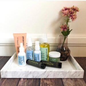 Daniela Bobadilla Instagram - 🚨 GIVEAWAY CLOSED🚨⁣ CONGRATULATIONS @caragitt 🎉 
Thank you to everyone who entered! ⁣
With self care being more important than ever, I’m teaming up with my all time favorite skincare brand @cocokind to giveaway a box of my favorite products! ⁣
⁣
To enter: ⁣
- make sure you are following me @danielabobadilla AND @cocokind ⁣
- tag 2 friends ⁣in the comments below!
⁣
1 winner to receive: Oil to Milk Cleanser, Golden Elixir, Facial Repair Oil, Vitamin C Serum, Glow Essence! The giveaway will close on 3/27. Open to US and CANADA only. ⁣
⁣
About @cocokind ... ⁣
If @cocokind was a person I would have a crush on them. Their motto is “clean, conscious and accessible skincare for all” and they walk the talk! Their ingredients are the cleanest I’ve found, they take great care to source all ingredients sustainably (they even donate proceeds back to the farmers), AND they do this all while keeping their prices as low as possible. And to top it off they’re all about their online community and even have a foundation to help other small businesses. You won’t regret following them btw, I’ve learned so much from their blogs and tutorials - they’re all about skin education. Yes yes yes. ⁣
⁣
Stay healthy friends 🙏🏻