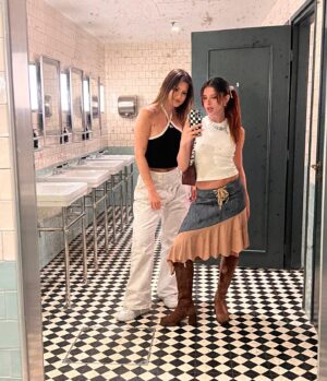 Daniela Norman Instagram - Paris. Jab. Hoxton 🇫🇷🥊💙