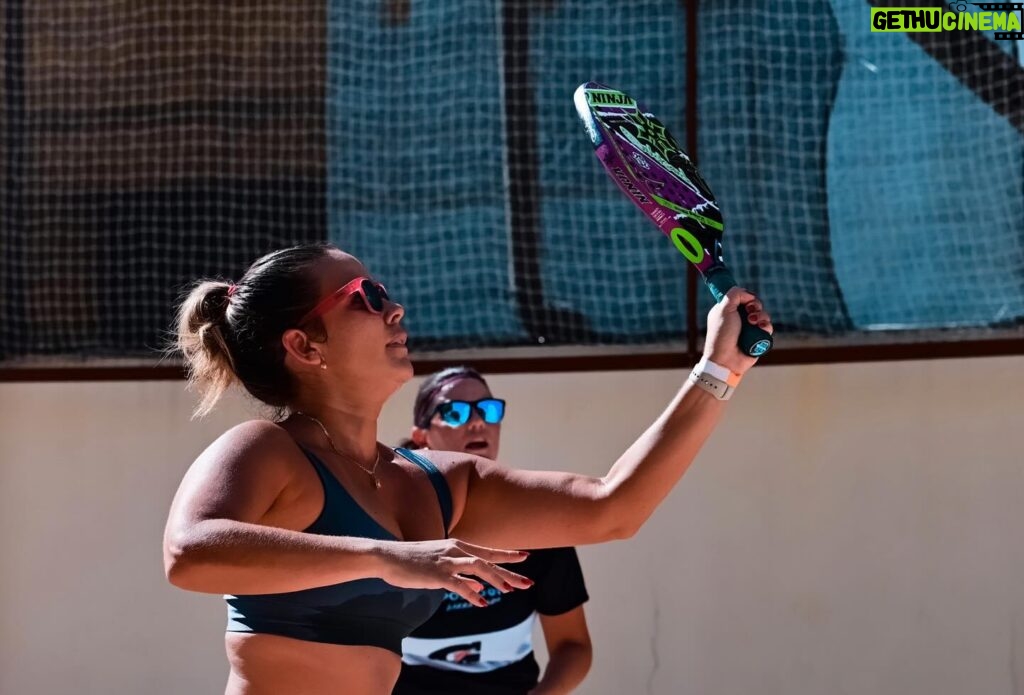 Daniela Boaventura Instagram - Nosso terceiro lugar devidamente registrado. Obrigada, parceira @ma_digo !!! Que venham os próximos torneios pra gente treinar antes de jogar… ou não! 😂🎾