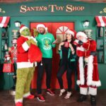 Daniela Droz Instagram - 🎄Amoreessss HAPPY FRIDAAYYY , ando de los nervios 😟 con el #weddingcountdown 😂😂 aquí un jangueito light con #santa , #grinch y mis dos chocolatitos calientes el de 6’6 y el de la taza ☕️😂😂 wiiii #alegríaybombaeehh