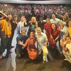 Daniela Droz Instagram - 🎭 Lo mejor de ayer en la noche en nuestro estreno fue tener a mi familia (mami, papi, Kennito y esposito) allí presente disfrutando de nuestro proyecto que montamos con tanto amor. 🎭

♥️Mi hijo y esposo llegaron ayer mismo para apoyar mamá y mi corazón no puede estar más agradecido. 
Gracias a mis amigas bellas por decir presente.♥️

🏆Esta producción ha sido una de las experiencias más enriquecedoras de mi vida, llena de compañerismo, respeto, talento de sobra pero sobretodo presencia de Dios.🥇

👑Honrar a Dios a través de mis dones y talentos es lo más hermoso que existe, gracias Padre por esta valiosa oportunidad. 👑

Gracias al hermoso público que se dió cita en Bellas Artes de Caguas para reír sin parar.

@luquisnelson GRACIAS infinitas por la invitación , compañeros actores, director Nemesio, equipo técnico que bárbaros son wow los amo.

PUERTO RICO nos vemos el 18 de mayo de Mayagüez “Hasta que las Suegras nos separen” 

🎫🎟️BOLETOS en @ticketera 

FOTOS 4 y 5 - Kennito junto a su personaje favorito de la obra #CHU 😂😂
