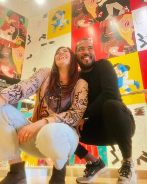 Daniela Droz Instagram - ♥️El Matrimonio es una gran aventura…

¿Diferencias? Muchas pero cuando reconoces que fue Cristo quien nos unió todo corre diferente.
Porque en vez de acusar …oras, en vez de señalar…oras, por supuesto que todo lo hablamos, la comunicación es vital, sobretodo si algo nos incomoda o preocupa pero siempre con la intención de que todo fluya en amor. 

Es un proceso de adaptación para todos y cuando Papá 🙏🏼está predomina la misericordia, la paz , la tolerancia, el respeto, el amor y sobretodo la alegría de ver al otro BRILLAR.

⭐️⭐️⭐️LA CLAVE PARA UN MATRIMONIO EXITOSO:✅

🙏🏼MENOS EGO Y MÁS DIOS, MENOS YO Y MÁS PRESENCIA DEL ESPÍRITU SANTO.🙌🏻

¿Matrimonio perfecto? JAMÁS pero siempre humillados ante el único PERFECTO y q tiene todo bajo control JESUCRISTO!! 

Natha…le agradezco a Dios que abriera mis ojos espirituales para poder verte, reconocerte y darte la bienvenida a mi vida y a la de mi hijo, eres el mejor partner del mundo mundial. 

Cuéntame….⬇️