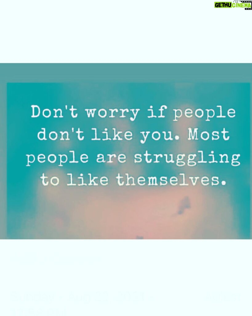 Daniela Escobar Instagram - Não se preocupa se algumas pessoas não gostarem de você. A maioria delas está lutando para gostar de si mesma.