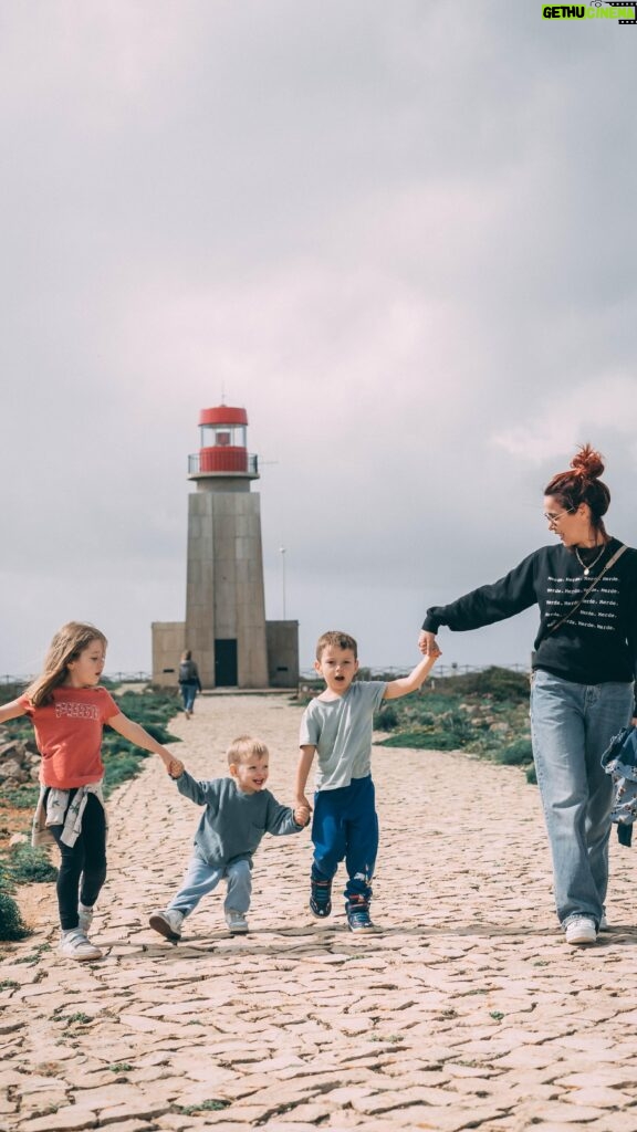 Daniela Martins Instagram - Avoir une fille c’est avoir une meilleure amie pour la vie ♥️ Vous avez des filles ou des garçons ? #merefille #mom #love #momof3