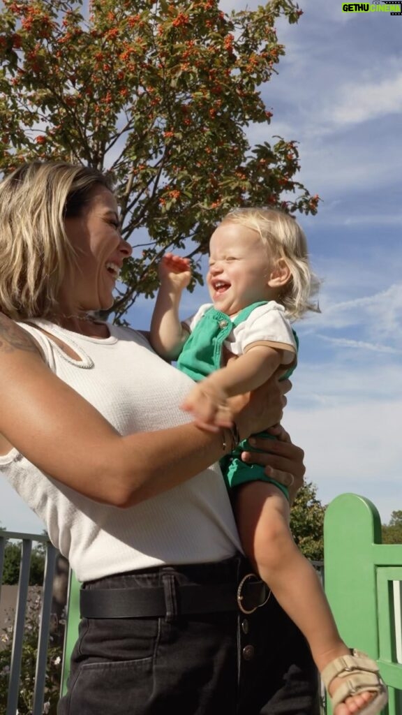 Daniela Martins Instagram - Je le sais, un jour tu n’auras plus besoin de moi…mais en attendant c’est maman et papa qui se collent au lavage de nez. Avec la méthode ProRhinel on a trouvé notre équilibre : « 1 je lave, 2 je mouche » C’est même devenu un jeu pour Martin, fini le catch pour le mouchage 😆 Vous pourrez retrouver les produits de La Méthode ProRhinel en pharmacie et grande surface. RDV sur leur site internet pour plus d’informations. Collaboration commerciale @lamethodeprorhinel #prorhinel #dispositifsmédicaux