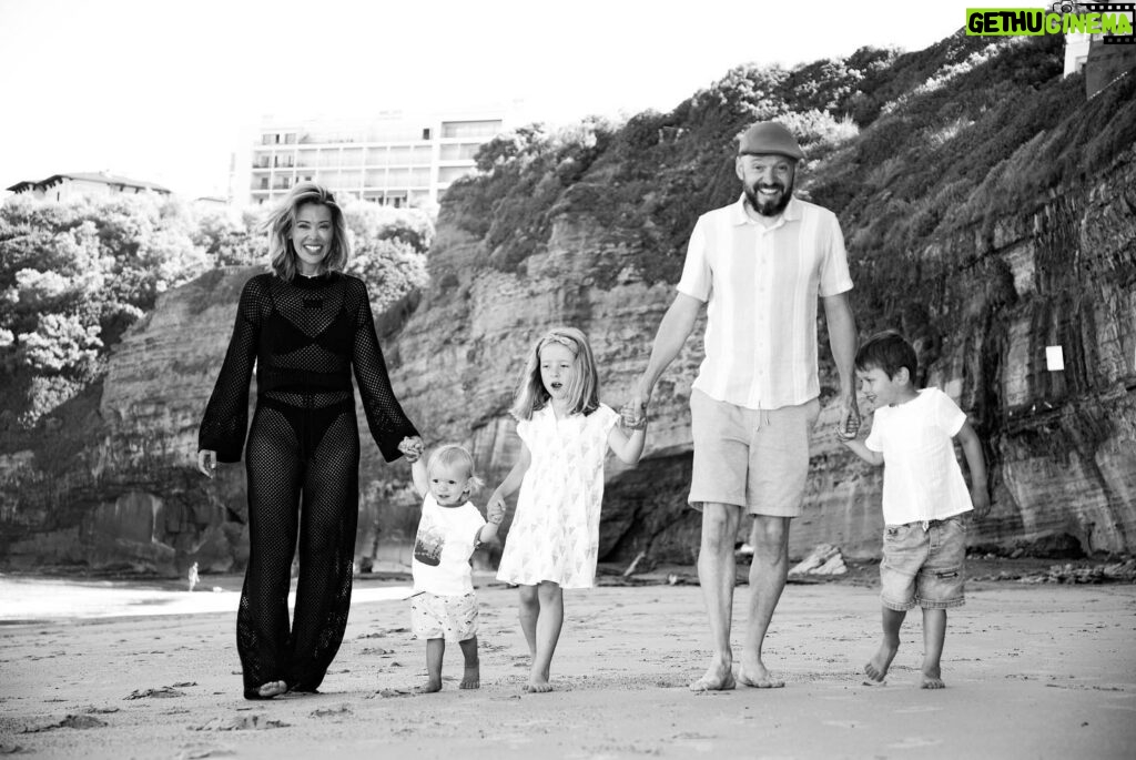 Daniela Martins Instagram - Notre plus belle histoire…Nous ♥️ Souvenirs de Biarritz. Vous connaissez cette belle région ? #famille #love #proud #biarritz #vacances