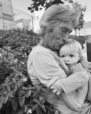 Daniela Martins Instagram - La définition de L’AMOUR PUR en une image 🥹

#arrieregrandmere #amourpur #vovóvovô #love