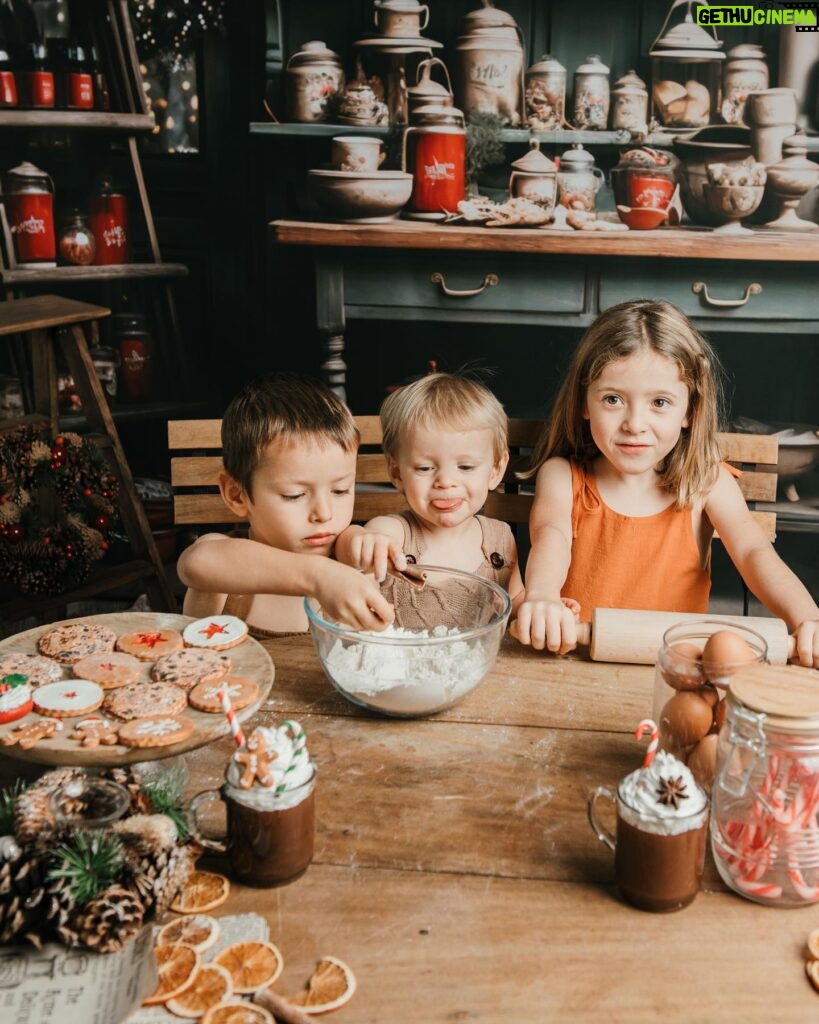 Daniela Martins Instagram - Si on nous avait montré ces photos il y a 13 ans…on y aurait pas cru 🥹♥️ 📷 @helinephotography #family #monbonheur