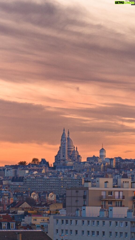 Daniela Martins Instagram - Cette vue depuis la salle de bain 😍 #love #timelapse #montmartre #travaux #homedecor #construction #homedesign