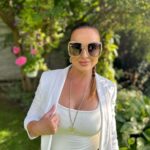 Daniela Nízlová Instagram - Vcera paperova bunda, dnes sako, ale som stastna, ze si mozem este uzit posledne slnecne dni☀️ @duos_official 😎