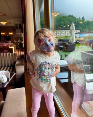 Daniela Nízlová Instagram - Po dlhsej dobe sme si urobili vyletik na Donovaly do nasho oblubeneho @residencehotelclub ❤️ Dakujeme za pozvanie @versik1 🙏🏻🫶🏼