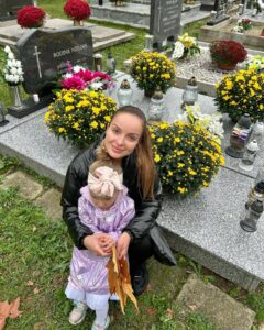 Daniela Nízlová Instagram - Dnes sme sa boli pomodlit za nasich starkych🙏🏻🕯️❤️ Chybate🫶🏼
