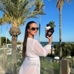 Daniela Nízlová Instagram - O starostlivost o vlasy na dovolenke treba dbat este viac nez bezne… Slnko a morska voda im davaju zabrat a preto som si so sebou pribalila @syoss keratinovu radu, ktora je urcena na lahko sa lamajuce vlasy. #syoss#keratin#vlasovarutina#luxusnylesk #siliconefree#spolupraca