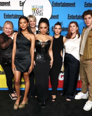 Daniela Nieves Instagram - Thank you for having us @entertainmentweekly , we had the most incredible time

Hair: @grahamnation 
Styling: @nataliehoseltonstyle 
Makeup: Me
Nails: @nailzandgemz 

 #vampireacademy @peacocktv