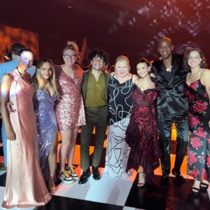 Daniela Nieves Instagram - VA babies came together to watch the one n only Julie Plec accept her Hero Award at the Berlanti Heroes Gala. 1.4 million dollars were raised for cancer tn