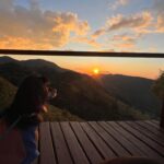 Daniela Paschoal Instagram - essa semana foi celebrado o dia do vira-lata, vocês sabiam? e olha só a jornada de sobrevivência do Linduco, que só está aqui hoje forte e saudável graças ao resgate das titias do projeto @adotarpatinhas. Arlindo chegou pra deixar a casa mais alegre (e um pouco comida tb😆), e os nossos corações quentinhos com tanto dengo. obrigada aUmigo, você é perfeito! 🥹🐶💛