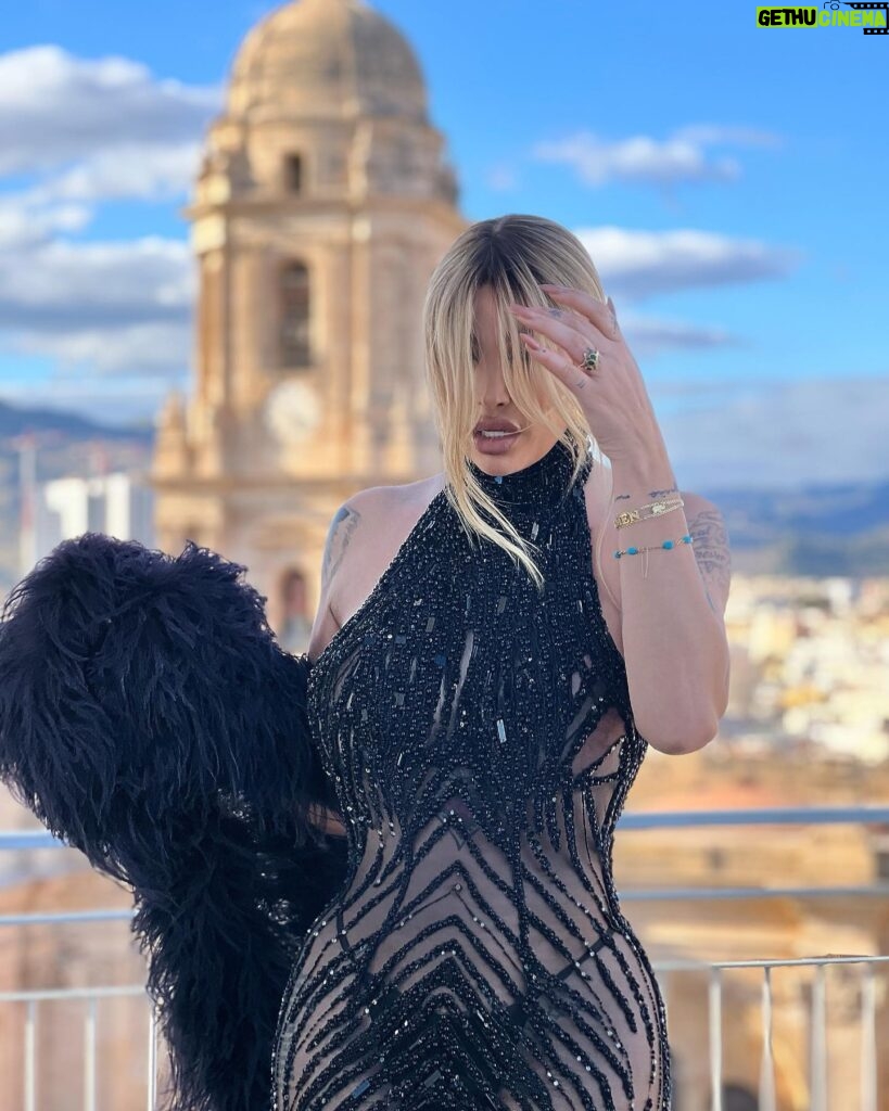 Daniela Santiago Instagram - Agradecida nuevamente por poder asistir a esta alfombra de clausura @festivalmalaga por cuarto año consecutivo , a las muestras de cariño que recibo de todos vosotros y este equipo maravilloso que hace que todo sea posible✨❤️✨. Vestido @kelvis_casillas @kelca_ Joyas @antonioacostajewerly Makeup &hair @veronica__ruz @yslbeauty #yslbeauty #makeuplook @alteregotalenthouse Uńas by @angelica_corrales__ 💖