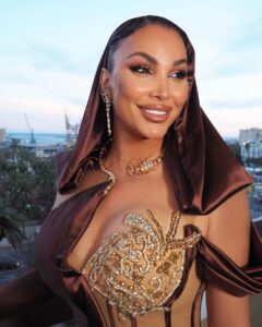 Daniela Santiago Instagram - Muy agradecida de volver a pisar esta alfombra roja en @festivalmalaga me siento entusiasmada de estar de nuevo en mí tierra rodeada por tanto talento . ❤️ Fotografía: @anabelenfotografa @alexzeapress Makeup & hair @veronica__ruz by @yslbeauty Vestido : @antonioacostaofficial Joyas @antonioacostajewerly Muchísimas gracias a todo este maravilloso equipo ! @alteregotalenthouse ❤️ #ysbeuty #makeoplook Uńas by @angelica_corrales__