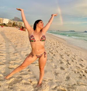Daniele Hypólito Instagram - Se a felicidade está nas pequenas coisas, te desejo uma vida cheia de coisas simples, belas e boas. O suficiente para se tornarem inesquecíveis.

#praia #verão #ela #barra #danyhypolito