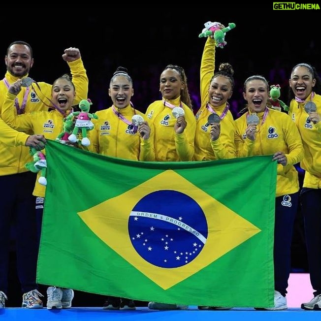 Daniele Hypólito Instagram - Orgulho Mundial Histórico 🔥🇧🇷🔥 Parabéns @rebecarandrade @jade_barbosa @flavialopessaraiva @juju_bsoares @loloo_santos @carolynepedro @franciscogym #iryna @cbginastica @comiteolimpicobrasileiro @flamengo @georgettevidor @timebrasil @timeflamengo #brasil #mundial #brasil #danyhypolito #seleção #aquiebrasil #amo #ginastica