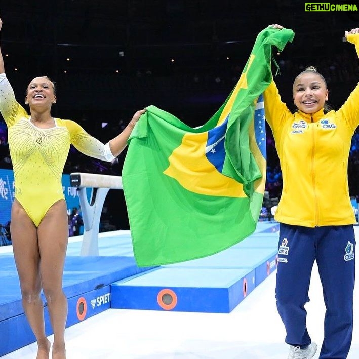 Daniele Hypólito Instagram - Orgulho Mundial Histórico 🔥🇧🇷🔥 Parabéns @rebecarandrade @jade_barbosa @flavialopessaraiva @juju_bsoares @loloo_santos @carolynepedro @franciscogym #iryna @cbginastica @comiteolimpicobrasileiro @flamengo @georgettevidor @timebrasil @timeflamengo #brasil #mundial #brasil #danyhypolito #seleção #aquiebrasil #amo #ginastica